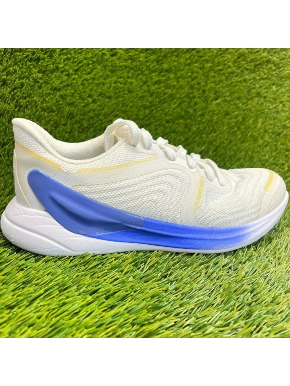 Lululemon Blissfeel Run 2 Womens Size 8 White Athletic Running Shoes Sneakers
